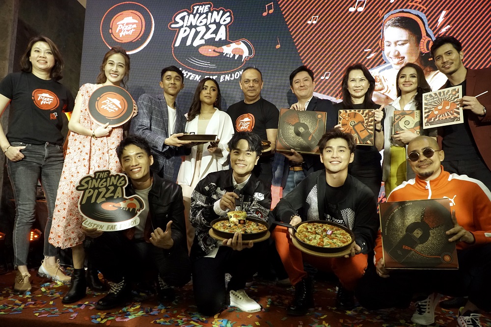 Pertama dalam dunia “The Singing Pizza” !! Pertama dalam dunia “The Singing Pizza” !!